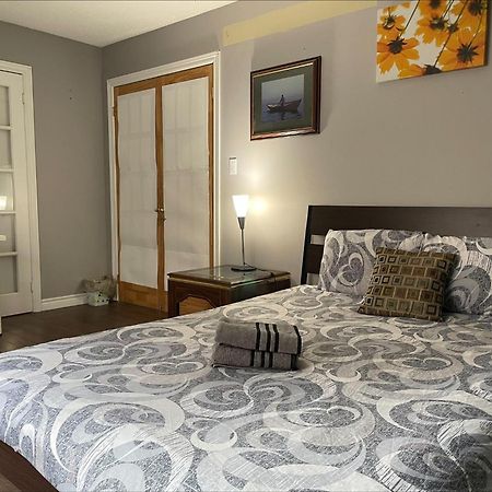 Bhf Near College & Hosp Self-Service Check-In So Fast Net Free Parking In Barrie Exterior photo
